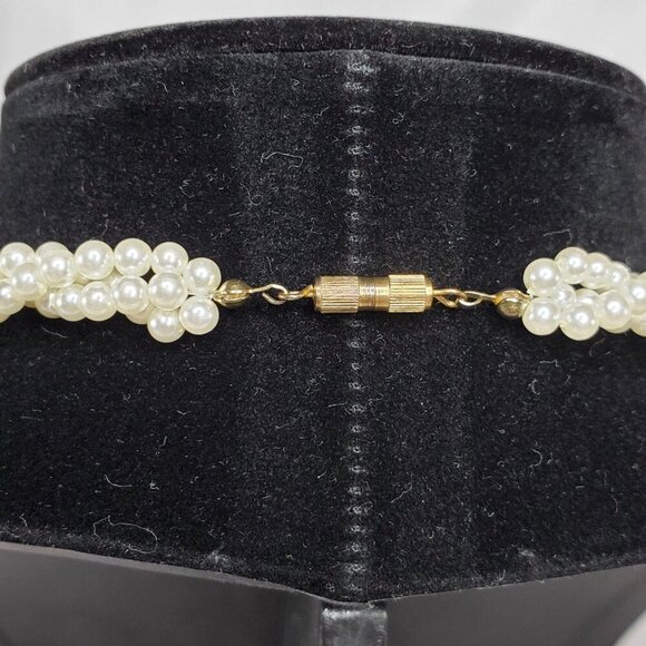 Vtg Twisted Faux Pearl Coral Jade Beaded Triple Strand Necklace Barrel Clasp - Picture 6 of 6